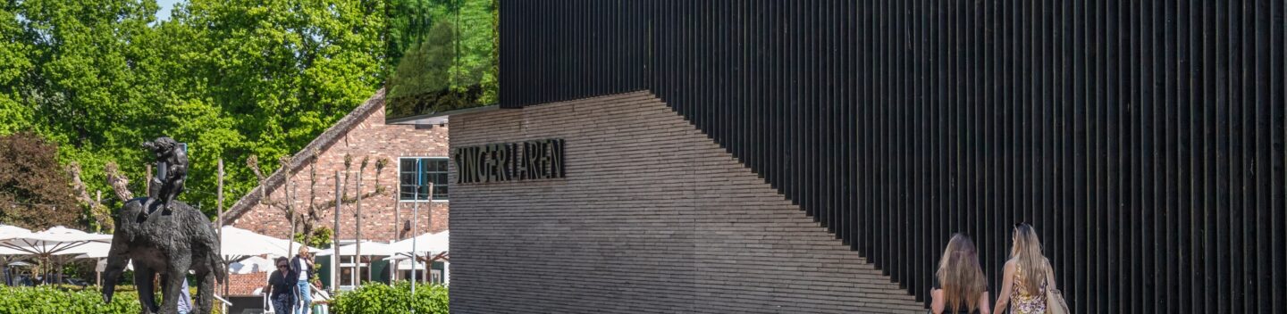 Shutterstock 2621472987